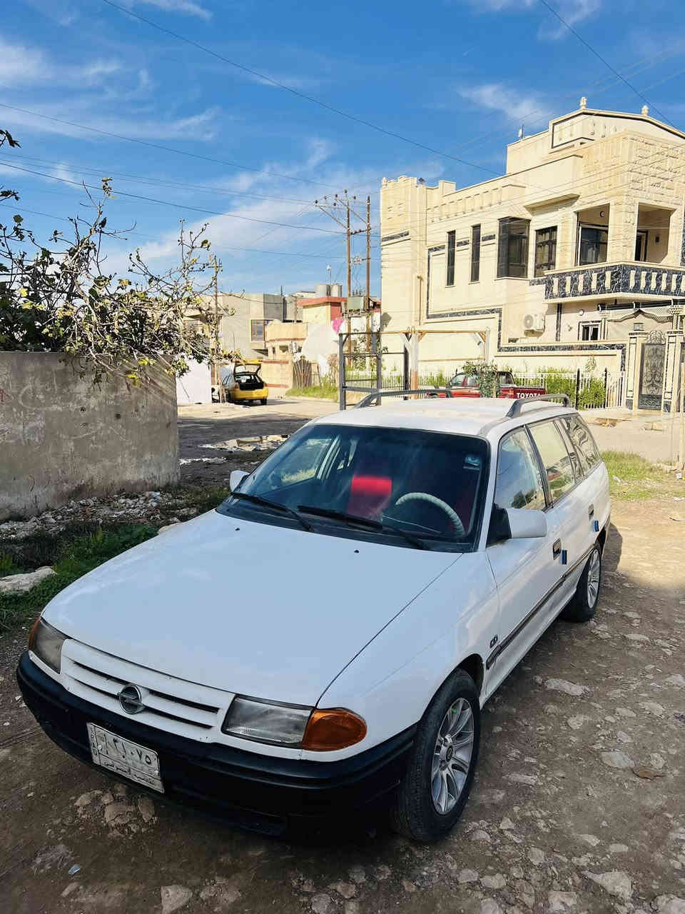 السلام عليكم : استره 93 سياره جائزه  من كلشي كله شرط مال بيت مشروع وطني سنويه ٢٧ تريد وكاله تريد تحويل مكينه جديده لا صرف ولا نفخ كهربائية كله شغاله تدفئه شغاله مركزي كاربون بانزين بور ستيرن تايرات طخمه كله جديد او الباقي كدام العين / العنوان موصل شارع بغداد 
السعر 45 بيه مجال : رقم التلفون *********** : ***********
