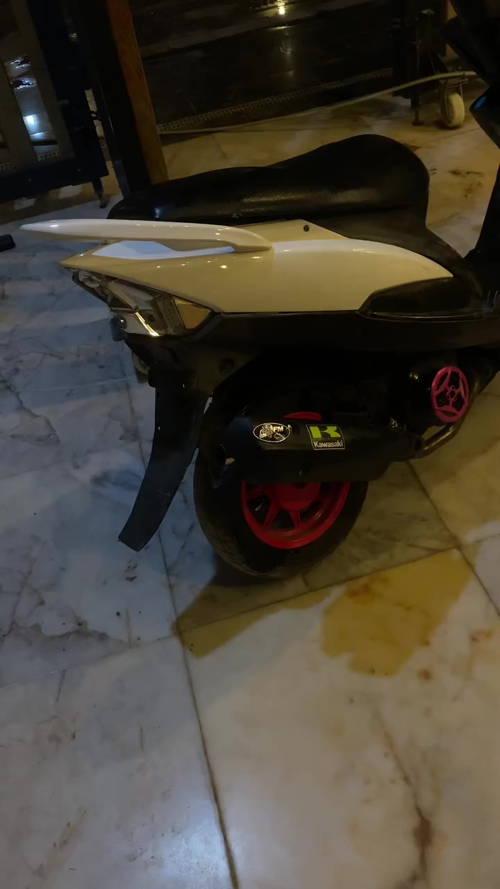 سلام عليكم 
ماكس عدله للبيع 
مكينه بلاديه مكفوله الدراجه
وتخبل 
كلجات بلاديه امامي وخلفي
سعر 650 وبيهه مجال
عنواني بغداد زيونه محله 718
الاتصال ***********
