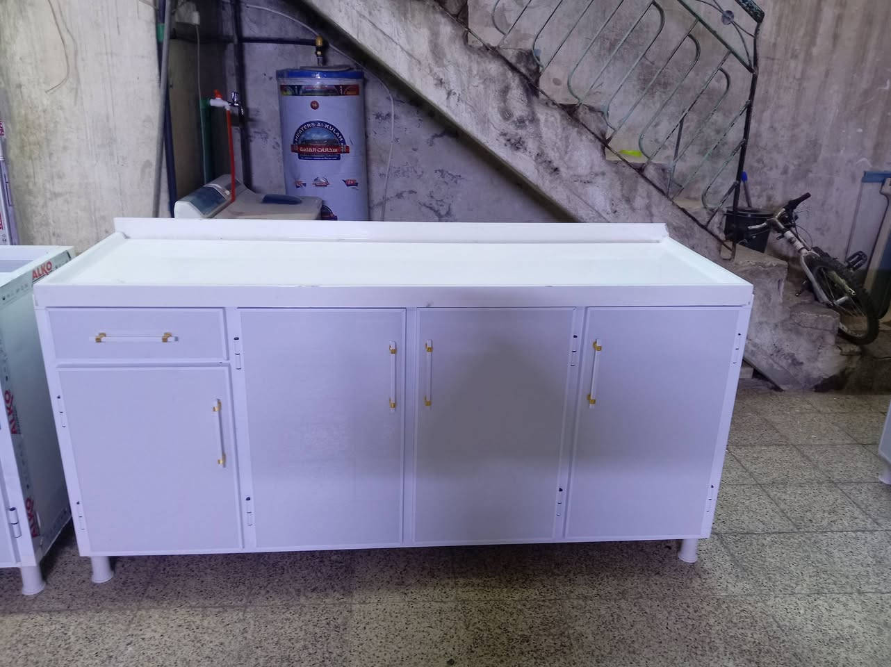 جديد مستخدم بس بل اسم صطح مرمر الأصلي تكمه درجه اولى ما ينشال ٣ قطع قياس مترين /ومترو٨٠سعر القطعه ١٥٠ قفل توصيل مجاني مكاني وادي حجر ***********
