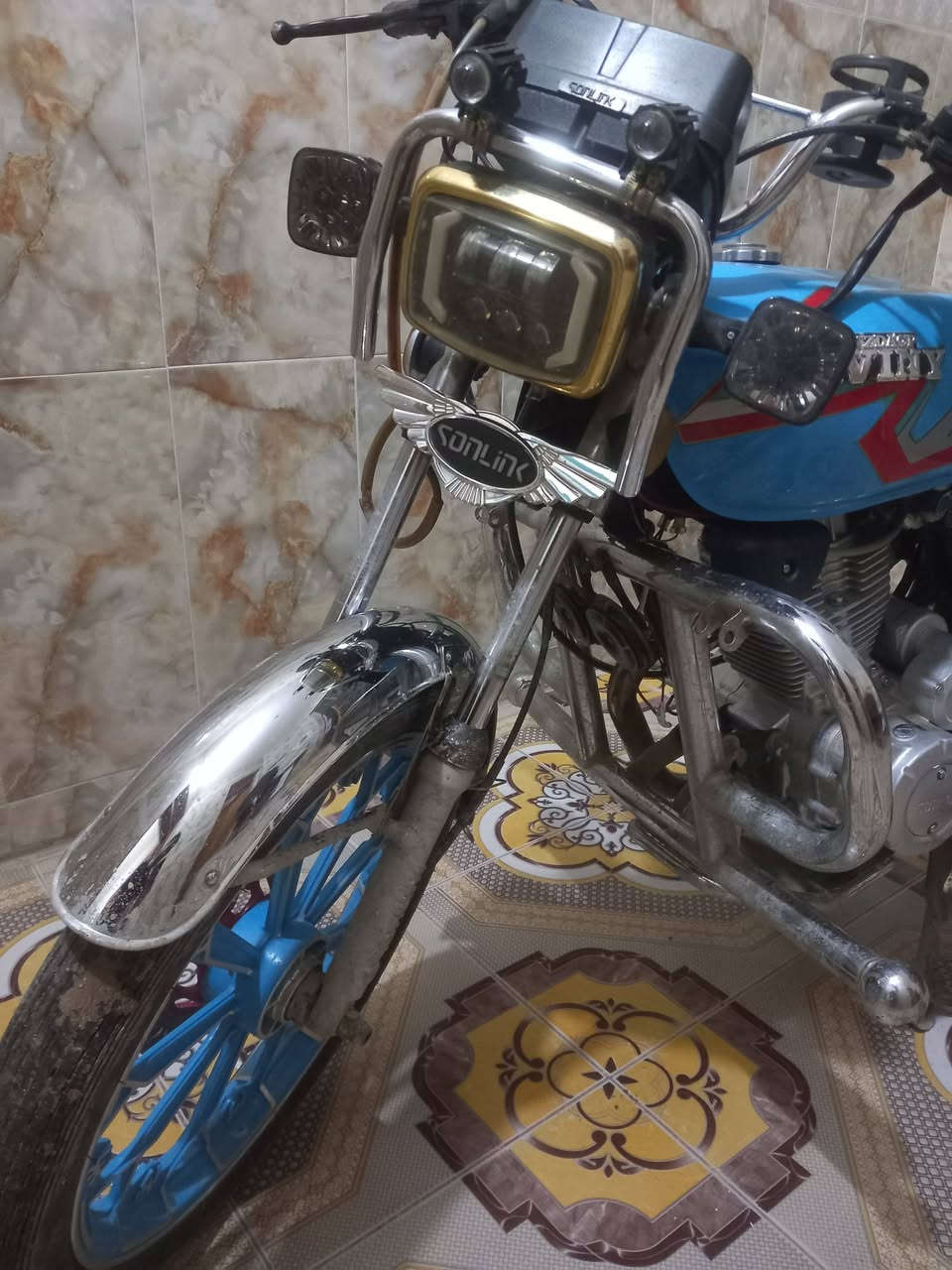 سلام عليكم 👋💙
دراجه ايراني سونلك للبيع 
مواصفات دراجه 
محرك دراجه 200 شلعه وتاكل شارع 
موديل دراجه 2024 ,
دراجه نظيفه كله شغاله 💙👍
سعر دراجه 750 وبي مجال بسيط للشراي 
عنوان الدراجه الرمادي الشراع ..
للتواصل الاتصال او مراسله واتس آب 👇
(***********)
