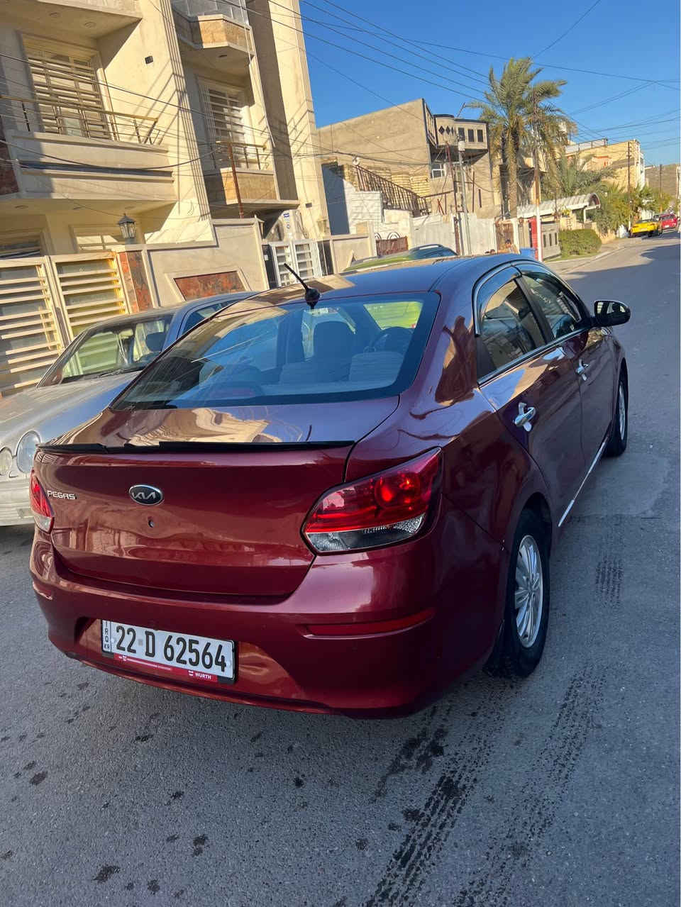 كيا بيجاس موديل ٢٠٢٠
محرك ١٤٠٠ كير اوتو 
تحكم ستيرن - حساس خلفي - كاميرا - شاشه اندرويد - لايت + كشاف زينون عدسه - ويل كب 
السياره رقم اربيل شرط التحويل 
ماشيه ٩٦ الف كيلو حقيقي 
بيها صبغ جاملغ خلفي يمين وبارد بحافة الجنطه
مكانها الغزاليه 
*********** // *********** 
السعر ١٠٣ وبي مجال بسيط بغداد, العراق
