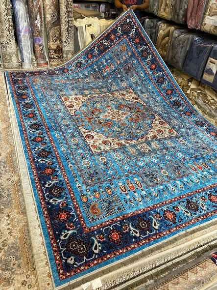 قياس 2 ونص * 3 ونص 
موكيت برلنت تركي الاصلي 👍
#بيتي للاثاث المنزلي والمفروشات 🥇

 العنوان 🌏 
العزيزية _ شارع الاطباء الفرع الي مجاور كوزمتك هايدي داخل الفرع 📍
للحجز والاستفسار مراسلة  الصفحه او واتساب 
***********توصيل
