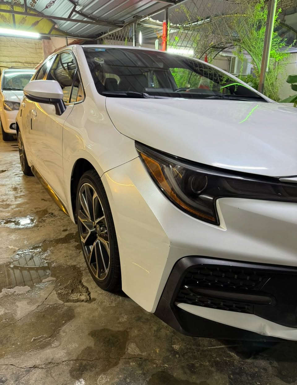 كورلا SE وارد امريكي ابيض موديل 2022 رقم بغداد باسمي ضررها جاملغ ايسر وباب السايق  
مواصفات SE معروفه 
محرك 2000
شفتات استيرن 
ويل كب كروم رياضي حجم 18
اوتو هولد ومانع انزلاق
نظام سبورت وتبريد بيانو منفصل 
سايد بريك بصمه واشاير مري
فول تحكم ستيرن ودشبول
كشنات حضن رياضي
شاشة اعطال ورادار امامي وخلفي
تحديد مسار وقيادة ذاتيه 
لايت زينون عالي ناصي 
سبايدر اصلي بلاد 
حجر صالنصه مكفول 
السعر 140 وبيها مجال 
*********** بغداد, العراق
