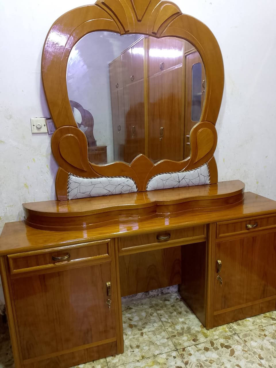 مكلف بلنشر غرفه تسكام نجاره تكمه صاج داخل وخارج ظهر جرجوبه مليون وبيه مجال مكانه حله للاستفسار الاتصال بالرقم ***********
