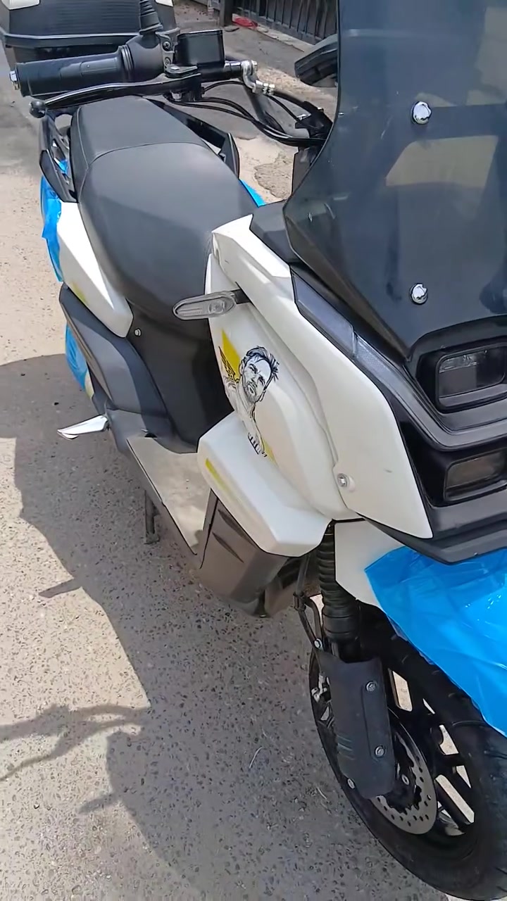 دراجه أباتشي فول موديل ٢٥
بطارية ليثيوم ٧٢ فولت ٤٥ امبير 
سعرها مليون قفل
العنوان حي العامل 
هاتف ***********
واتساب ***********

