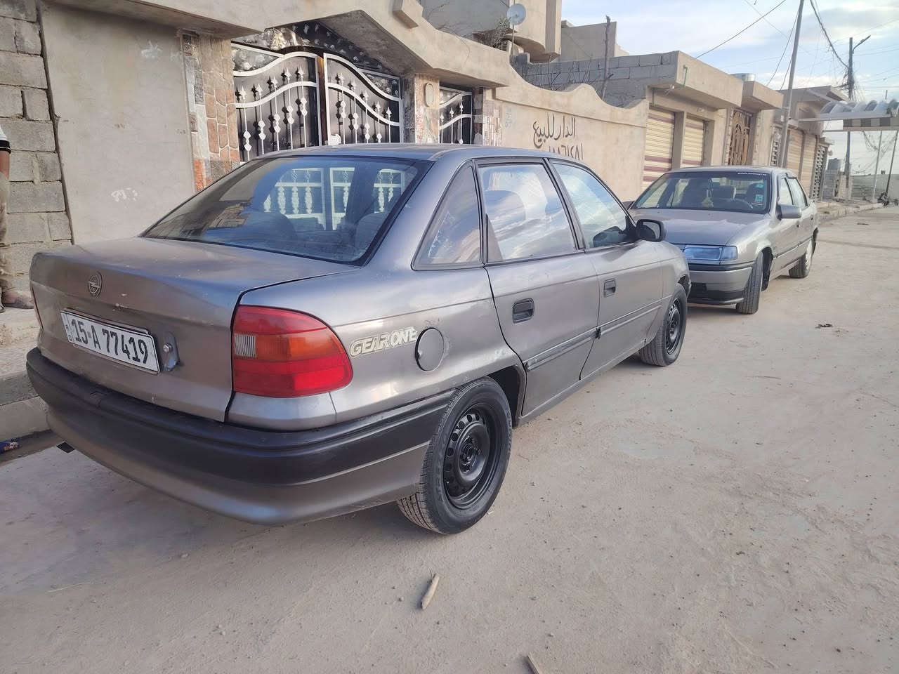 السلام عليكم
استر موديل 1992 سنوية عضم شرعيها بالموصل مشروع وطني شرط التحويل حجم 16 محرك بدايه صرف 

السعر... 32 بيها مجال /***********
