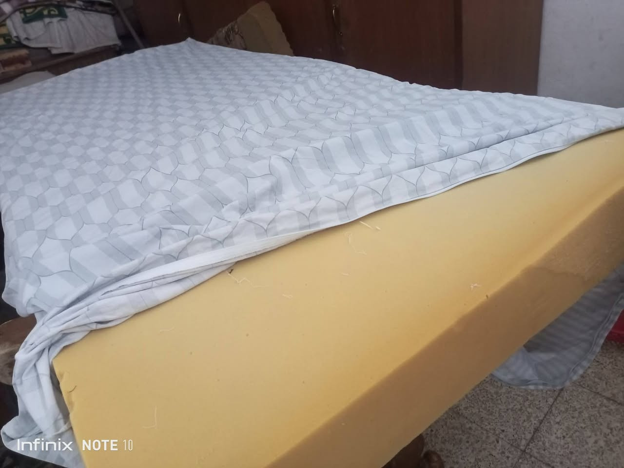 تخت النفر خشب عراقي مع دوشك ثخين
السعر 50
العنوان سكر


**إذا كنت صاحب هذا الإعلان وتريد حذفه لأي سبب، رجاءا أرسل رسالة إلى الدعم الفني**