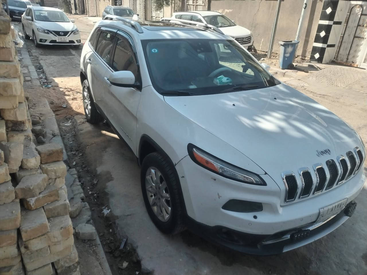 سلام عليكم جيب بزون موديل ٢٠١٦ فول مواصفات مكينه 6 سلندر ٣٢٠٠ لمكينه صايرلي شهر من شاده بعده بل جيس  سياره حداديه وتخم تاير جدد بيه اوبع قطع صبغ تخريب لا ضربه ولا شي السعر ١١٥ وبيه مجال للطيبين ***********
