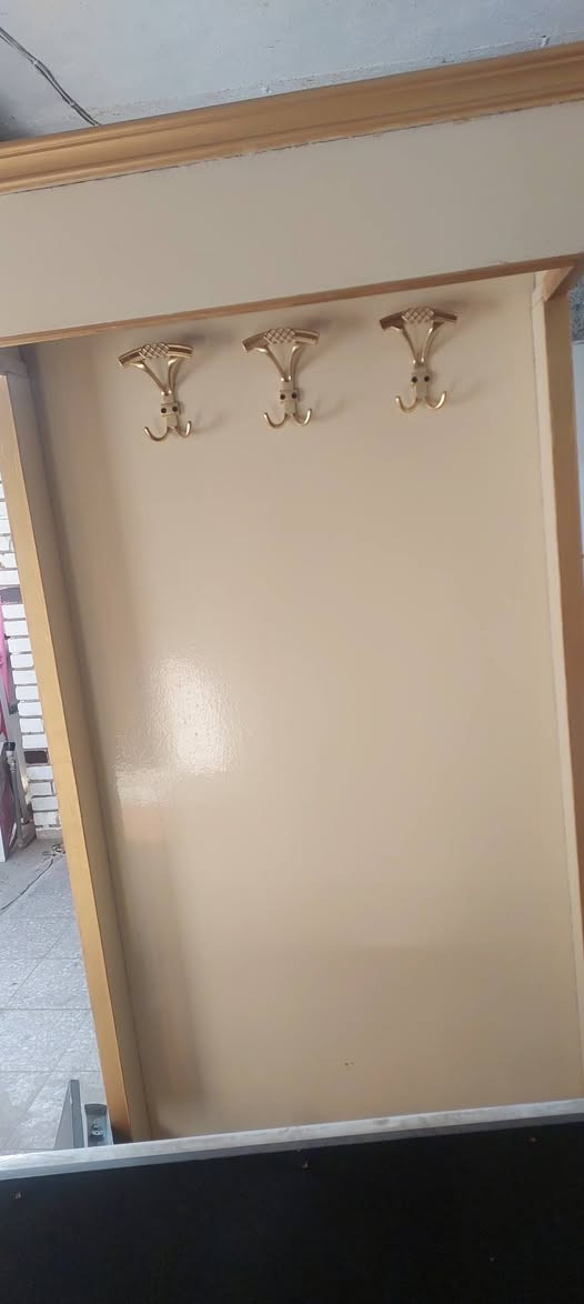 جربايه وميز وزاويه ب 75 الف
.بعقوبه ***********
