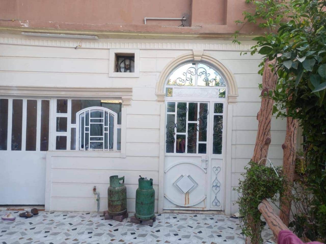 بيت للبيع #طابو_صرف
مساحه 160 m² فول سيراميك والفرع فول خدمات 
طابقين طابق الاول استقبال +مطخ  +غرفتين نوم+صحيات حمام و wc. سقف اشتايگر 
+حديقة وكراج +سستم كامرات مراقبة 
طابق الثاني غرفتين نوم وحده منهن جاهزة والثاني باقي البياض فقط 
الموقع الجمهوريه قريب عل سايدين الدكاكين البلدية خلف بيت حجي سعدون قريب عل جامع مالك...

للتواصل والاستفسار تواصلوا مع الرقم
 ***********
