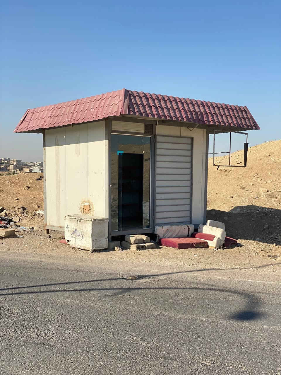 كشك جديد للبيع 3×4 السعر مليونين  للاستفسار على الارقام التالية
***********
***********
