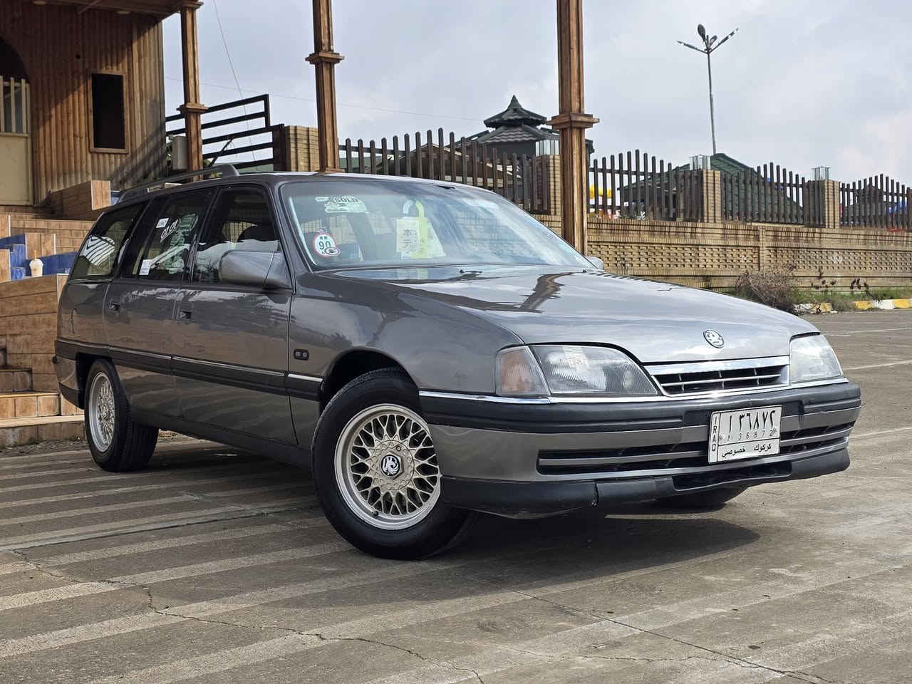 سلام عليكم من رخصت الأدمن المحترم عندي اوبل اوميكا موديل 92.رقم كركوك.محرك حجم 4سلندر بيلادي 20.كير ومحرك بشرط لاصرف ولابخار سيارة صبغ عام لل جمالية فقط بدون ضربة بدون خياس صدر امامي وخلفي كلة جديد 4اطارات وباتري كلة جديد جام كهربائي سلايت كهربائي كونترول قفل مركزي مرايات كهربائي سيارة جديدة مابي دينار مصرف جاهزة من كل نواحي لايتات زينون ترايك وين متريد.السعر 42وبيها مجال قليل لل طيبين رجاء مو شراي اعبر منشور بكلمة حلوة مكان سيارة كركوك شورجة فقط ابيع بدون مراوسة.لل تفاصيل خابر الرقم 📞 ***********
