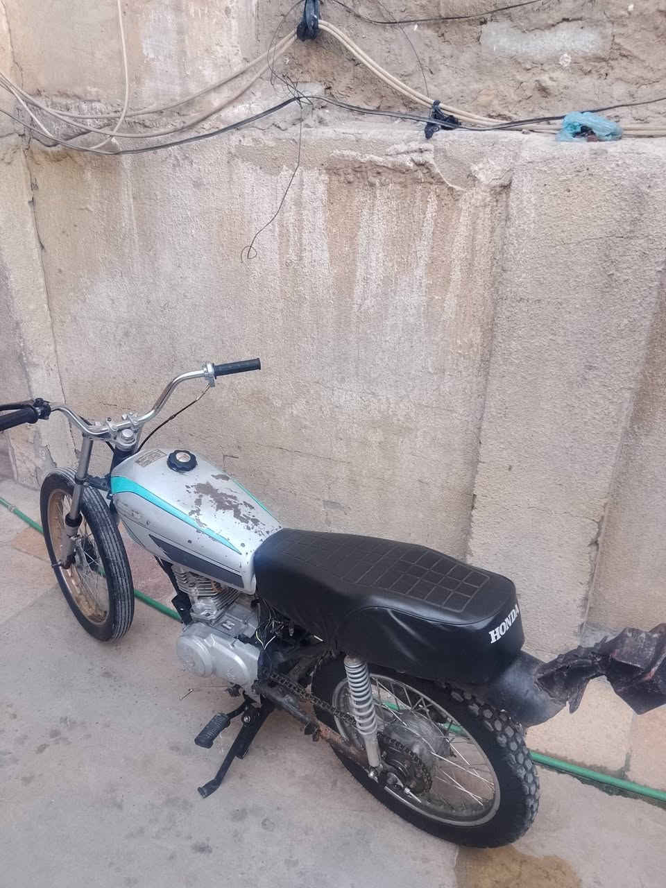 اربعه كير للبيع كلك شغاله بس بيه صوت خشن مال جواكيج السعر 150 (***********)
