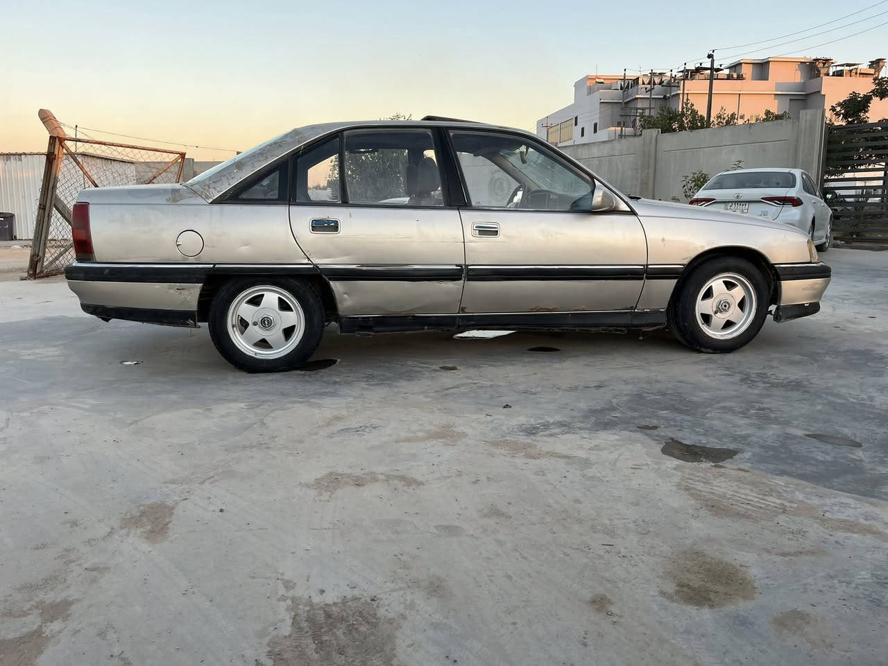 السلام عليكم 
اوبل اوميكا موديل 93 اوتماتيك جاهزه  للبيع . الرقم اربيل السنوية نافذه بأسم كردي . بيع مكاتبه فقط  .السعر 11 ورقه  وبيها مجال *********** الديوانيه
