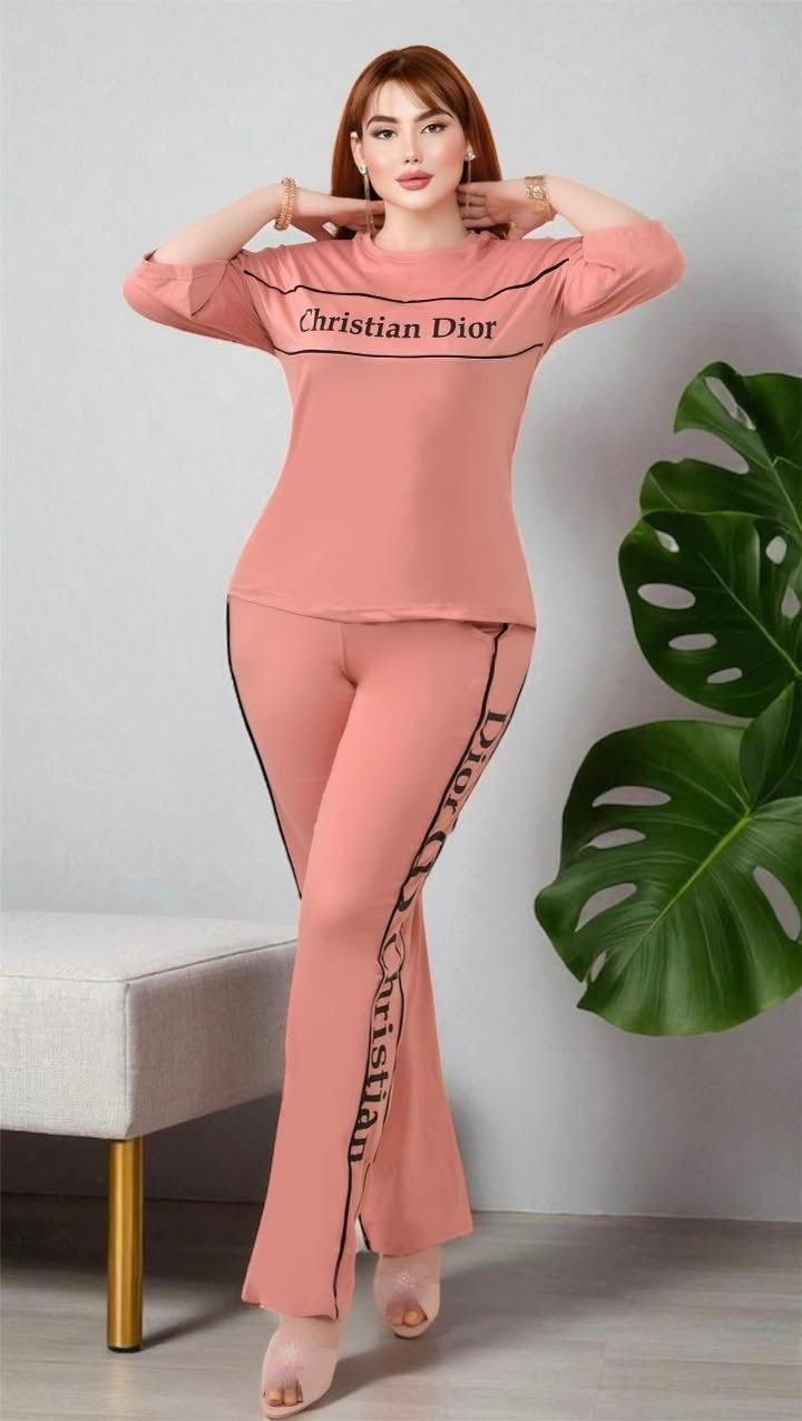 تراك نسائي  
خامه توفيليس ممتازة
 قياسات L. XL. 2XL. 3XL.
السعر  خاص 
توصيل جميع المحافظات


**إذا كنت صاحب هذا الإعلان وتريد حذفه لأي سبب، رجاءا أرسل رسالة إلى الدعم الفني**