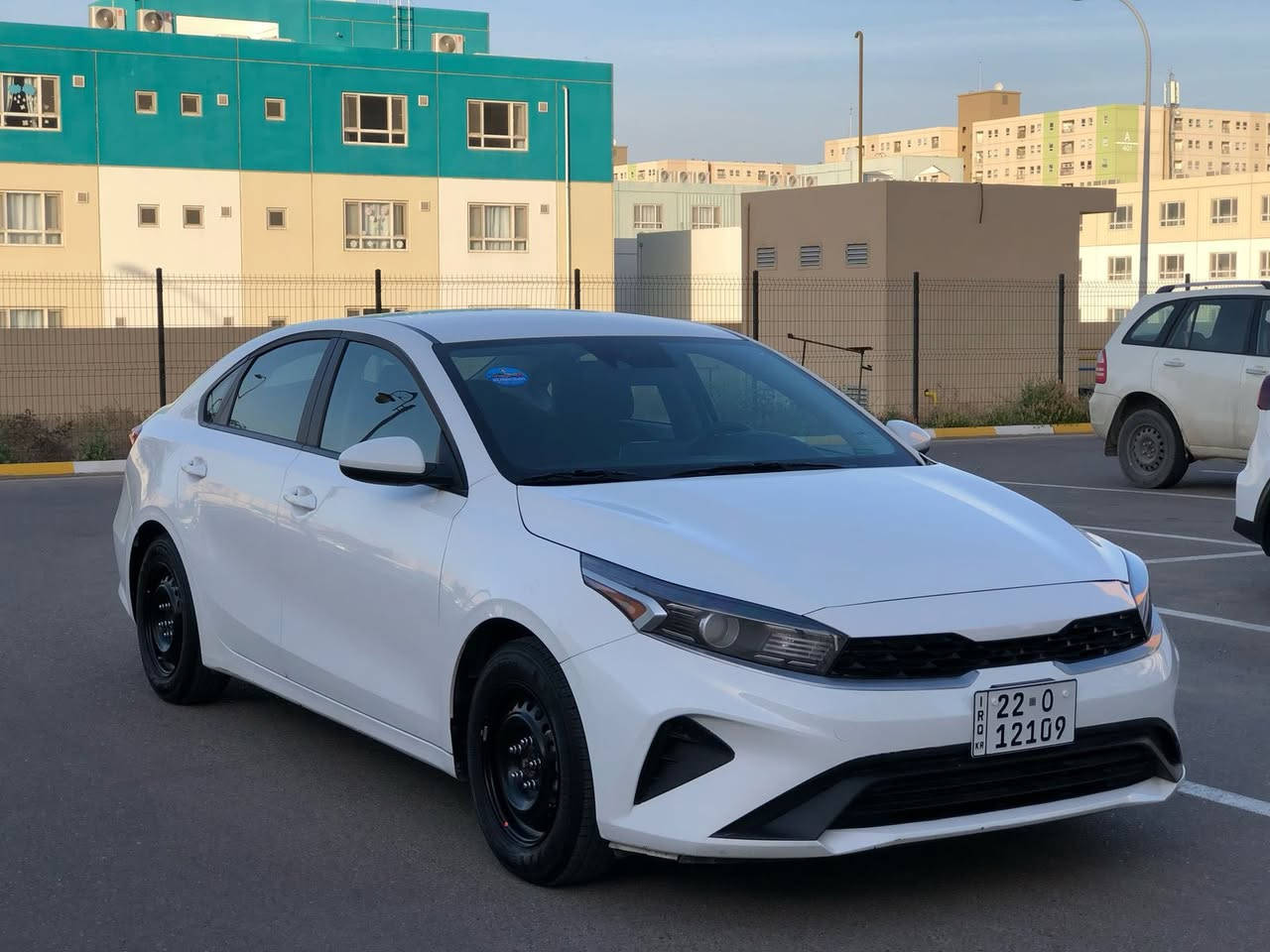 السلام عليكم 
كيا فورتي للبيع فقط بدون مراوس 
موديل 23 
ماشيه 35 الف ميل 
بأسمي تحويل فقط 
رقم اربيل 
محرك 2000 دوش 
موصفات اعتياديه  
حادثه موضح بلمنشور 
نظافه 100% 
مكان السياره بغداد الكرخ
السعر 159وبيه مجال بسيط 
*********** واتساب
***********
