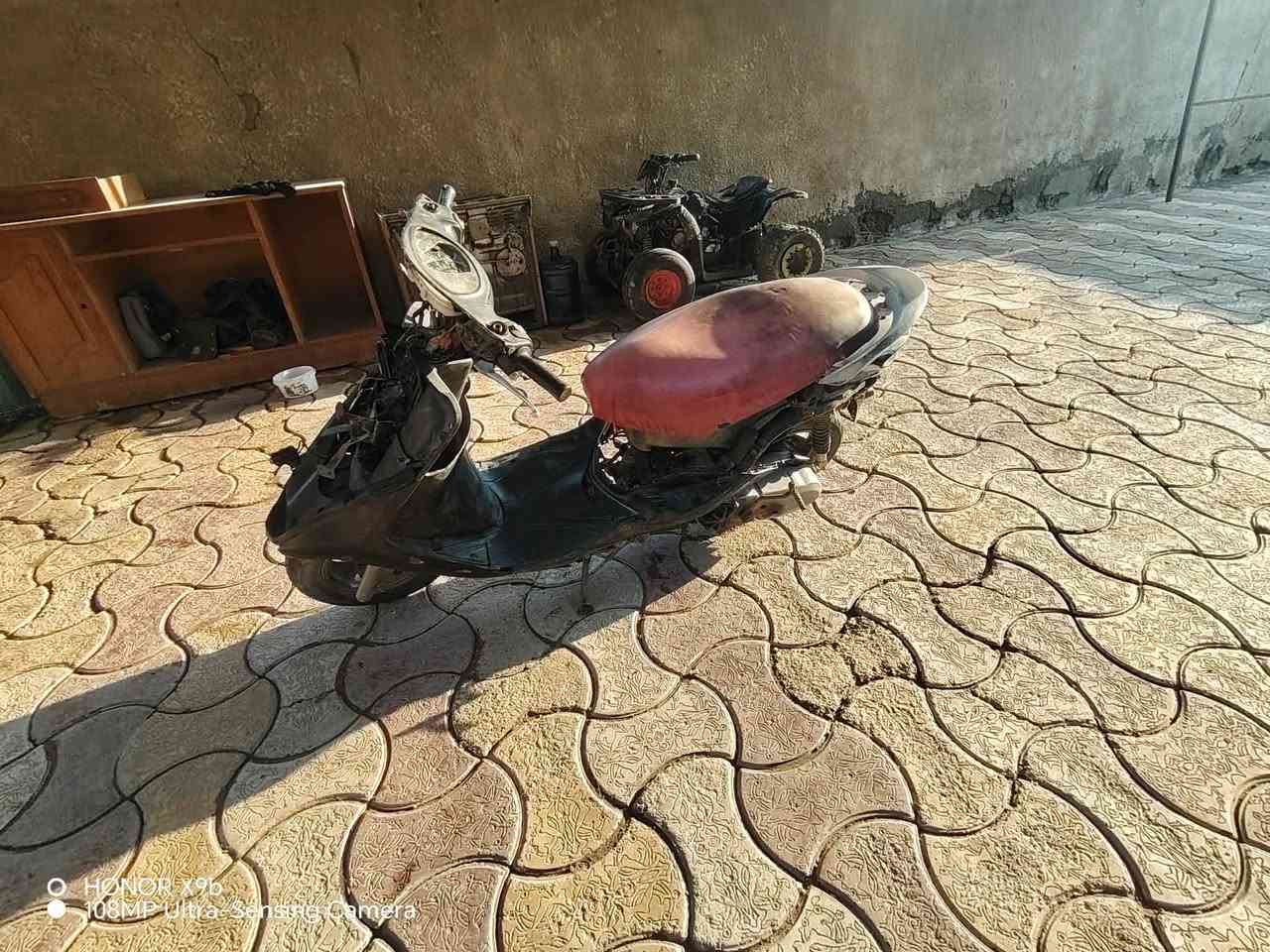 سلام عليكم شباب عندي دراجه بريز البيع بيع كوم حديد تشتغل بس كايمه وشعندك راوس مكاني المداىن جسر ديالى الورديه وهذه رقمي ***********وموجود واتساب ً
