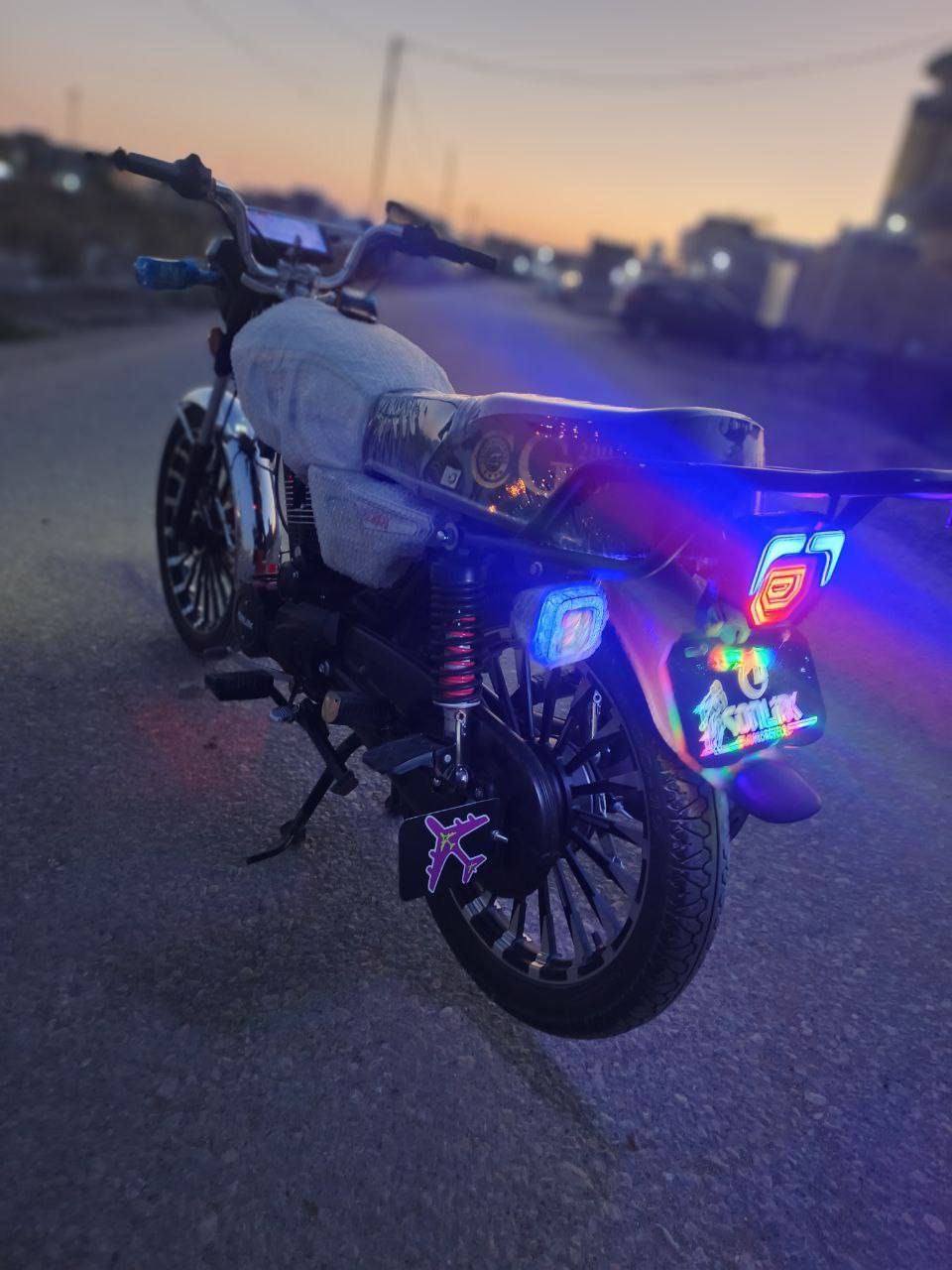 🔴اذا ماتشتري اعبر 🔴
   السلام عليكم 
دراجه سونك 2024  اوراق لون رصاصي المحرك 200حقيقي دراجه خير من الله مال جناي برغي مامفتوح 
مكفوله من اي شي 
عنوان: بابل ـ المحاويل ـ الامام علي بن الحسين 
ه‍ *********** اتصل وادلل
