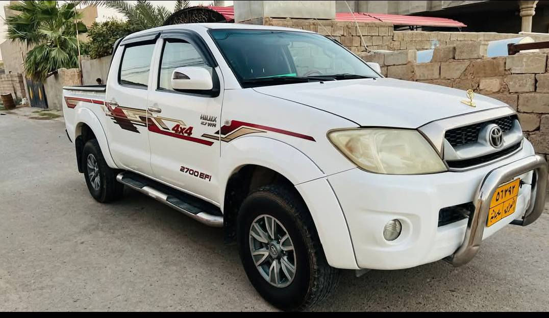 السلام عليكم
للبيع هايلوكس 2010

سنويه ل. 2027/6/19
سياره نظيفه مالة جناي 
الاتصال عل رقم 
/***********
