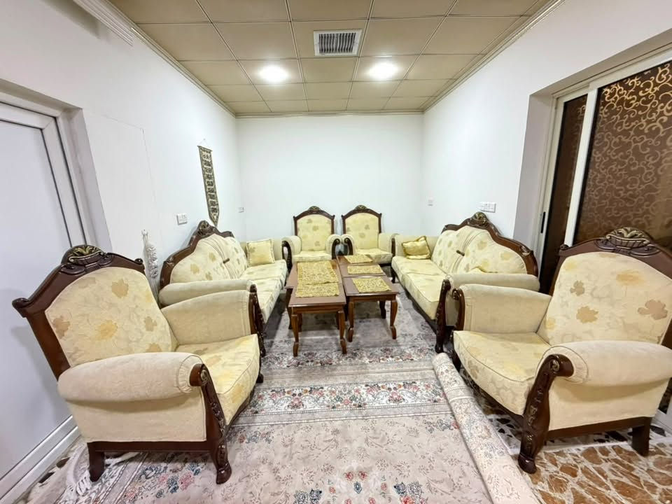 ئەم قەنەفەیە بۆ فرۆشتن
نرخ ٢٥٠
ژم.***********

