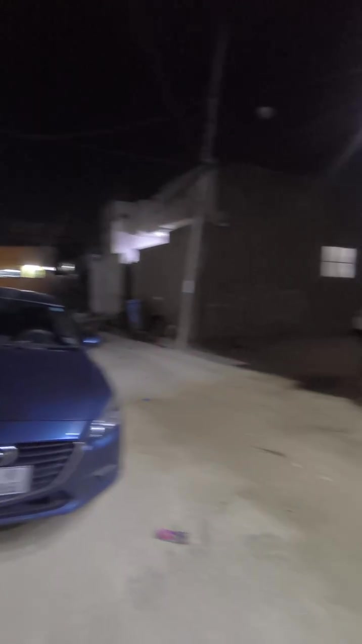 متوفر بيت في الحر حي سومر   مساحه ١٠٠متر  واجه ٨ ونزال ١٢ونص ركن طابقين يحتوي على ٣غرف نوم وصاله واستقبال ومطبخ وصحيات عدد٣. بناء حديث سنه ٢٠٢٤ البيت ركن شارع ٧متر تقريبا يباع مع الاثاث او بدون(٥سبالت غرفه نوم تركي تخم قنفات زوالي مطبخ كامل مع كل ملحقاته شاشه بلازمه حجم كبير ٢ غساله بردات )  للاستفسار الاتصال على. ***********
