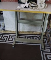 ميز مكينة • جديد • مكان حريه