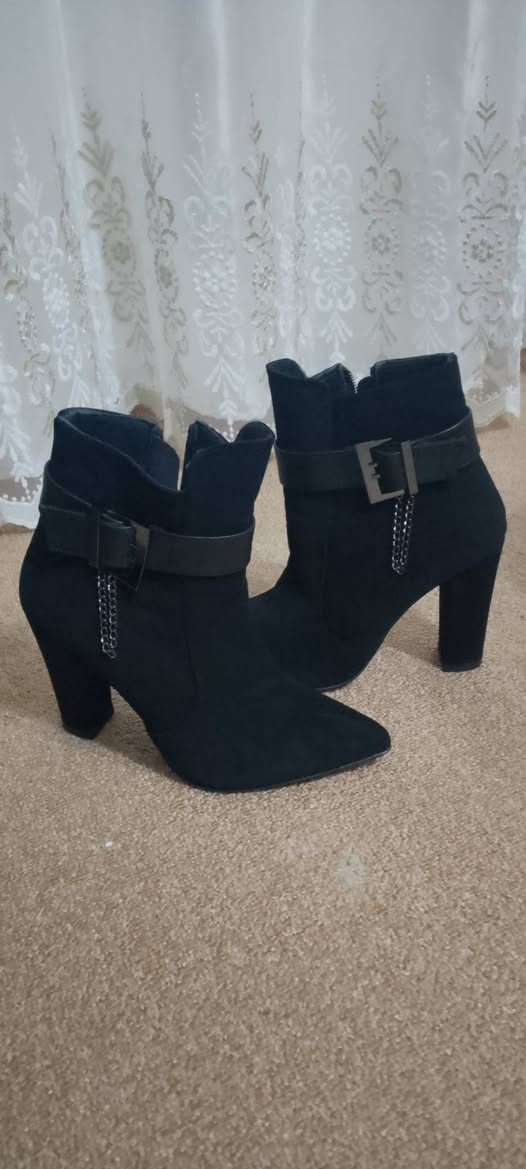 قطع صبايا بحال الجديد للبيع باقل الاسعار لتواصل ع الخاص ويتواجد قطع أخرى لصبايا والأطفال والاحذية


**إذا كنت صاحب هذا الإعلان وتريد حذفه لأي سبب، رجاءا أرسل رسالة إلى الدعم الفني**