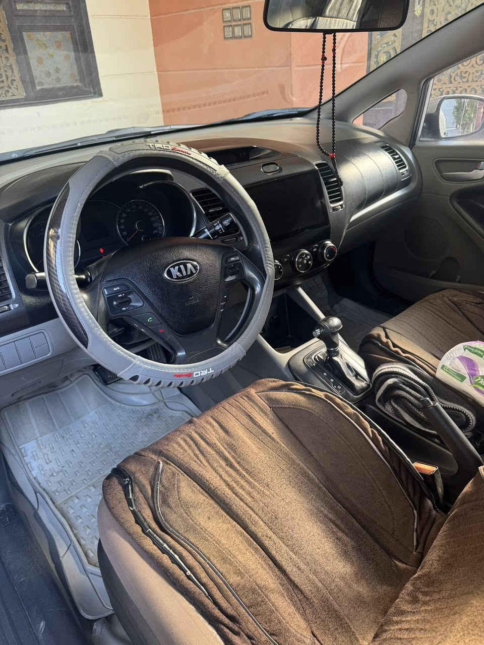 السلام عليكم كيا سيراتو 2016  رقم بغداد سلفر بيه قطعتين صبغ بدون دواخل كير محرك خير من الله تحكم استيرن مري شفط اشاير بلمري صدر جيد جداسعر 116 ورقه وبيه مجال للشراي  ديالى بعقوبه رقم الهاتف ***********

