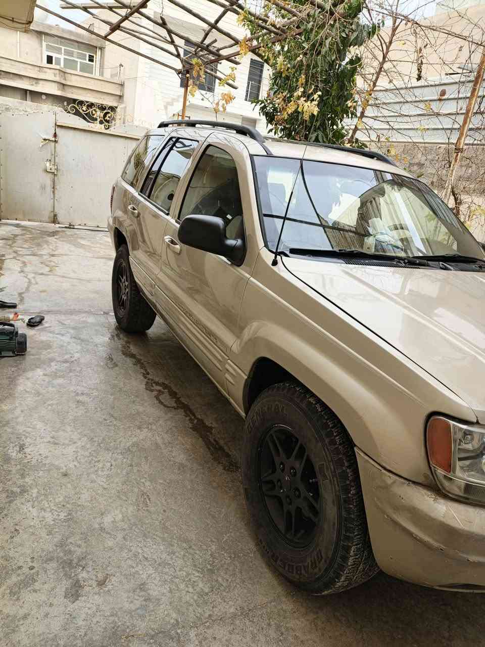 سلام عليكم البيع جيب موديل 2000 محرك 8 سلندر سقف سلايد شرط تحويل الي شراي يخابر *********** مكاني كركوك سعرها 70
