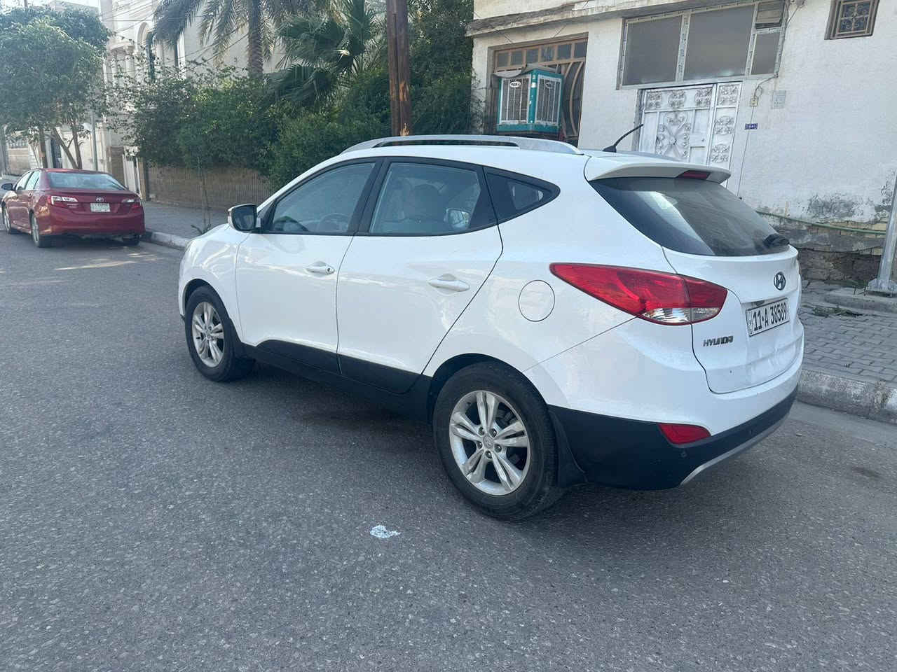 السلام عليكم *********** للبيع توكسن السعر ١٢٥ خليجي موديل ٢٠١٣ مكفوله من لضربه ولتبديل مكينه وكير وحداديه محرك ٢٤٠٠ دوش بحاله ممتازه جدا بيه صبغ ٣ قطع اثر شخوط فقط رقم بغداد انكليزي باسمي سنويه وهزه جديده لسياره في كربلاء
