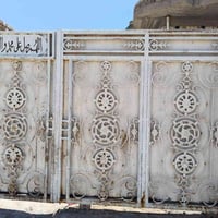 باب ثقيل • ٣م عرض • المدثره