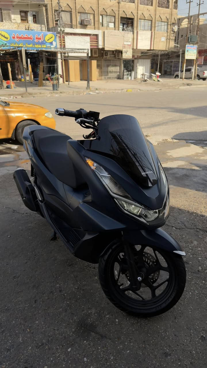 السلام عليكم
Pcx الجيل الرابع 

اخوان دراجة جديدة (يابانية) اني ماخذها زيرو جنيتها سنة وماشية تسعة الاف اللون نيلي طافي (مات) مكفولة كفالة عامة من كلشي تجي تفحص وعيني الك وشرط احلى من صور اوراق الدراجة كلها كاملة موجودة مع المنفيس مكاني بغداد الشعب 

السعر 34 ورقة 

للاستفسار: ***********
