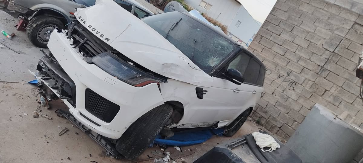 ڕانج ڕۆڤەری2020 ی سپۆرتی فول VIP بێڕەقەم ماڵی مەدەنیو هەمو شتێکی بەشەرت بە دەعم کراوی ئەیفرۆشم سەیارەکە زۆ تازەیەو کەم ڕۆشتوە  پێشتر بێ بۆیاغ بوە مەکینەوشتی هیچ عەزێتی نەبوە نرخی 170 گەڵاو مەعامەلە بۆ زانیاری زیاتر پەیوەندی بکەن بە. *********** السليمانية, العراق
