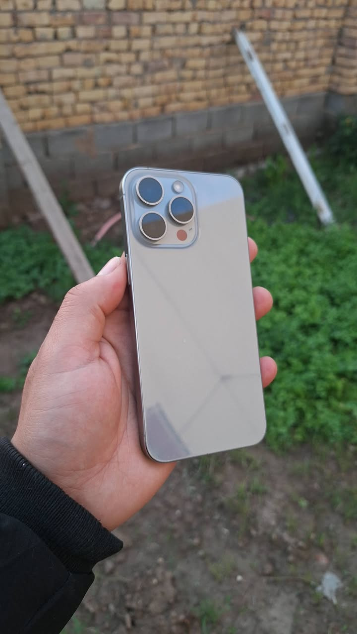 * ايفون 📲 15 برو ماكس
* لون تيتانيوم  مميز 
* بطاريه🔋 90
* ذاكره 256 
* شرق اوسط عربي 
* ماستر AAA
* نموذج m 
* شخط واحد مابي اخو الجديد
* كامل ملحقات
* السعر / 1150  الف وبي مجال 
* العنوان/الكوت دجيلي 
* للتوصل / ***********
