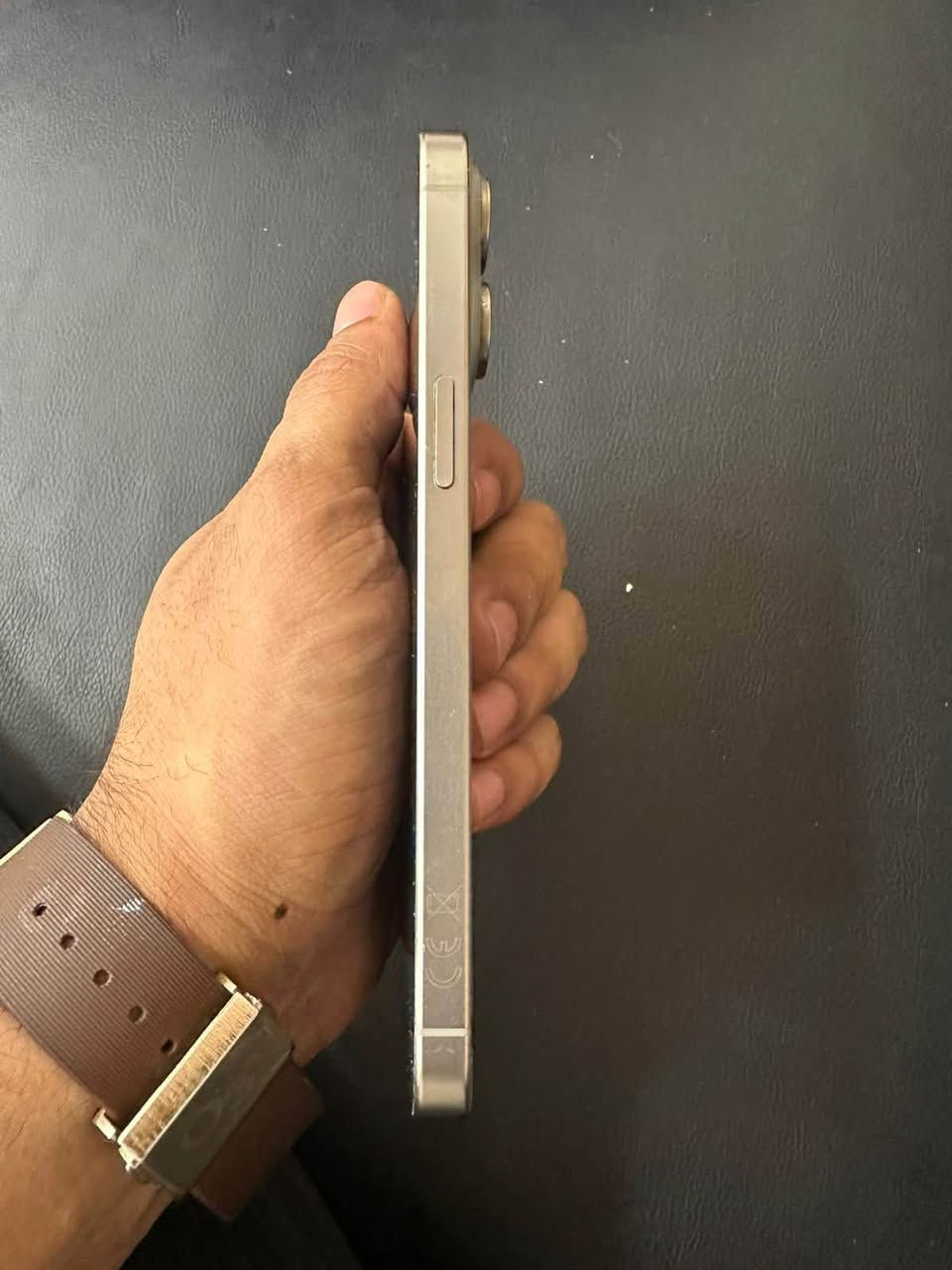 ايفون 15برو ماكس ذاكره 256 بطاريه 80 ماستر ممفتوح بس ضهر مكسور شويه منه ب850الف مستعجل عليه *********** مكان الكراده ساحة الاندلس
