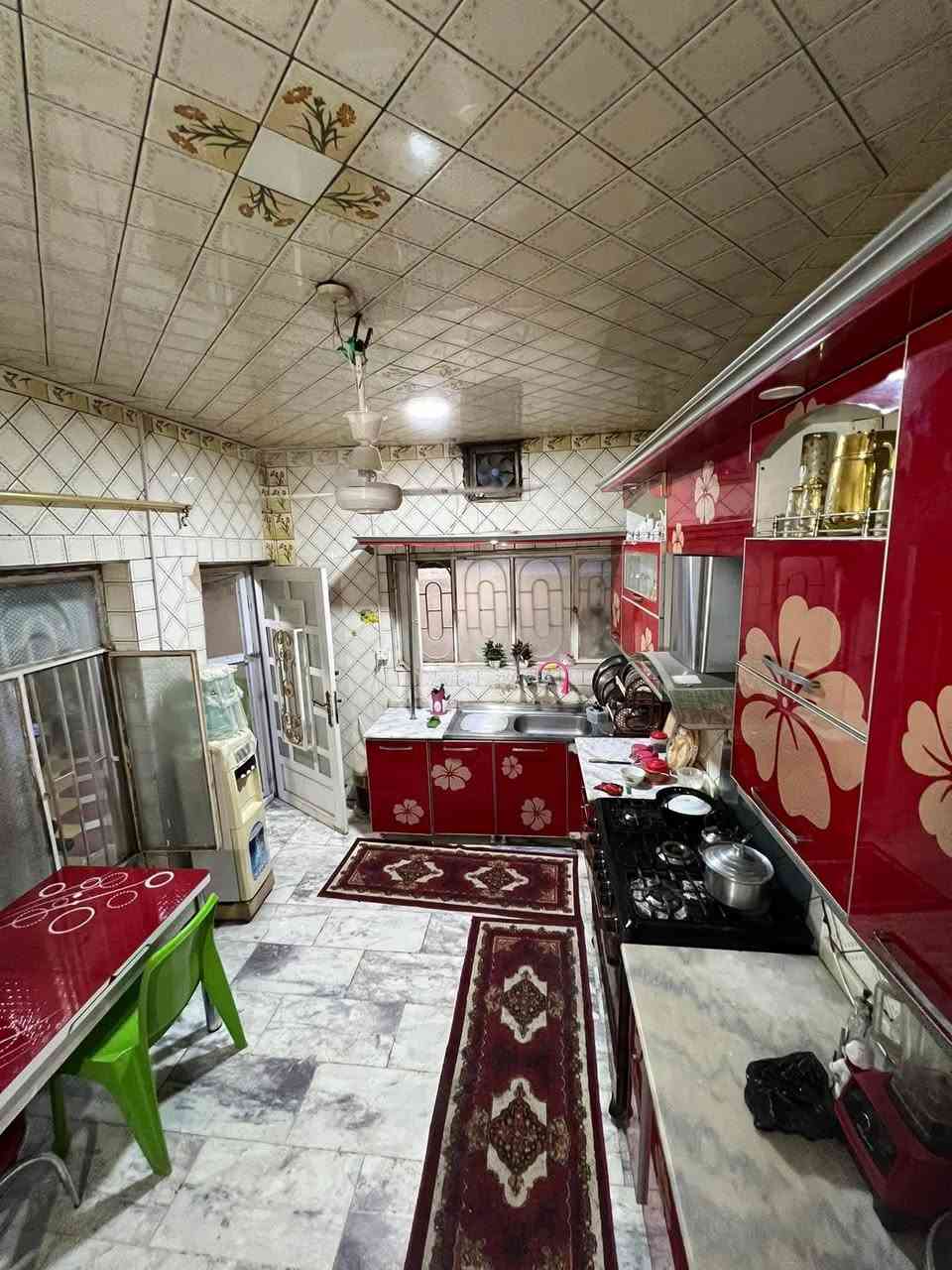 🏘️دار رگــــــن علـــــــىٰ ساحـــــــة للأيجــــــــــار 
فـٓــــي حـــــــي الطيـــــــارة قـــــٰـرب آســـــواق مريومــــة
قـــــٰـرب د. آبــــو العيـــــون سابقــــاً 
________________
المساحــــــة // 150م رگن #طابـــو #مــــلك #صــــرف
الواجهــــــــــة // 8م
النـــــــــــــــــزال // 18.8م
________________
🏗️🧱#الطابــــــــــــــق #الأرضـــــــــــــي
غرفــــــــــة وصالــــــــــة وهـــــــــــــول ومطبــــــــــخ ومجمــــــــــع صحيــــــــات وگـــــــــراج ومنـــــــــــور دور ...
🏗️🧱#الطابــــــــــــــق #الثانــــــــــــــــي 
غرفتيـــــــــــن وهـــــــــــــول ...
________________💲
قيمـــــــــة الأيجــــــــار 550 آلــــــــف نهائـــــــــي
________________💲

#مكتـــــــــب
                  🏘️أمــــــــلاك بابــــــــل للعقـــــــار🏘️
#الكائـــــــــن
    شارع_الكرامة_قرب_الضريبة_مقابل_التخطيط_العمراني
         ***********📞☎️📞***********
__________________________________________________

