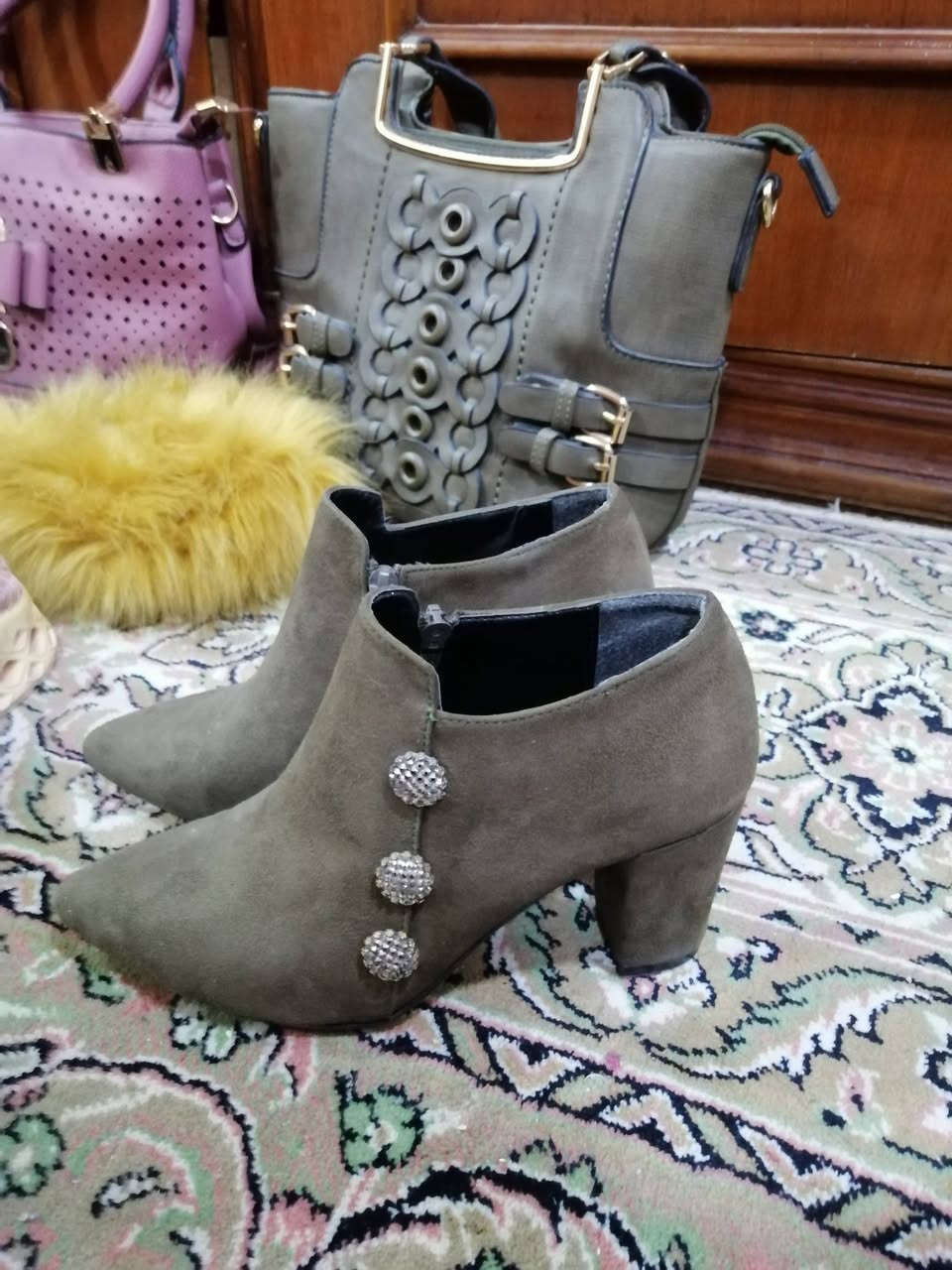 للبيع كل جنطه وحذاء ب٨  والحذاء وحدها ب٥ والجنطه وكذلك


**إذا كنت صاحب هذا الإعلان وتريد حذفه لأي سبب، رجاءا أرسل رسالة إلى الدعم الفني**