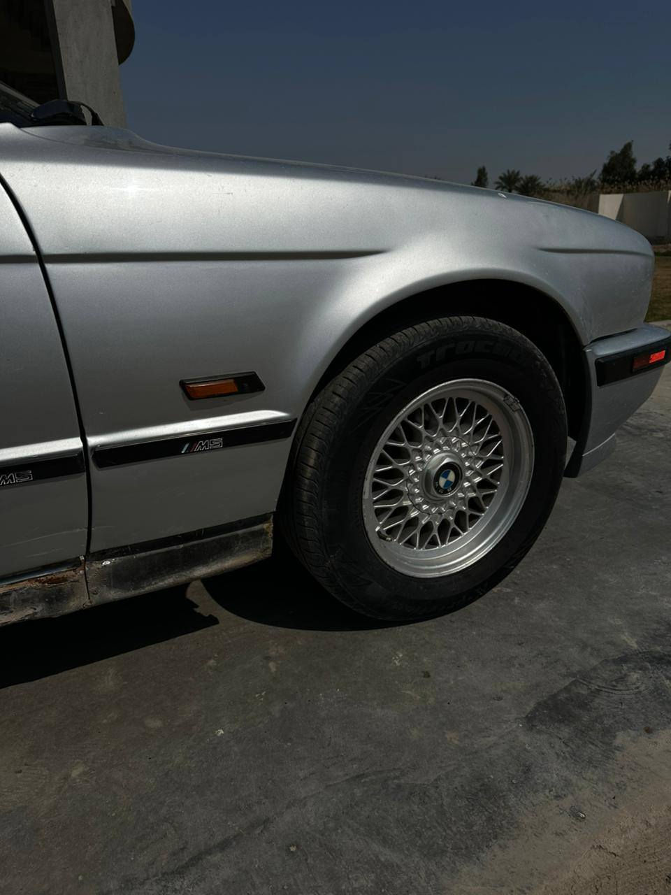 سلام عليكم للبيع 4 ابواب وجملغات عدد ٢ وبنيد  وقبق صندوق جدد بدون حدث مال موديل ٩٦ مكاني بغداد التاجي ***********.   ***********
