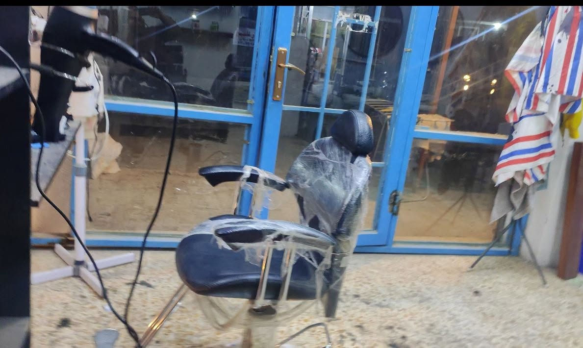 جام خانة لىبيع حديد ثقيل 
العرض ٣ الطول ٢ونص 
مكانها بغداد الكمالية شارع الاصفر 
تجي تفتح وتاخذها 
*********** وتساب
 سعرها ٢٢٠ الف

