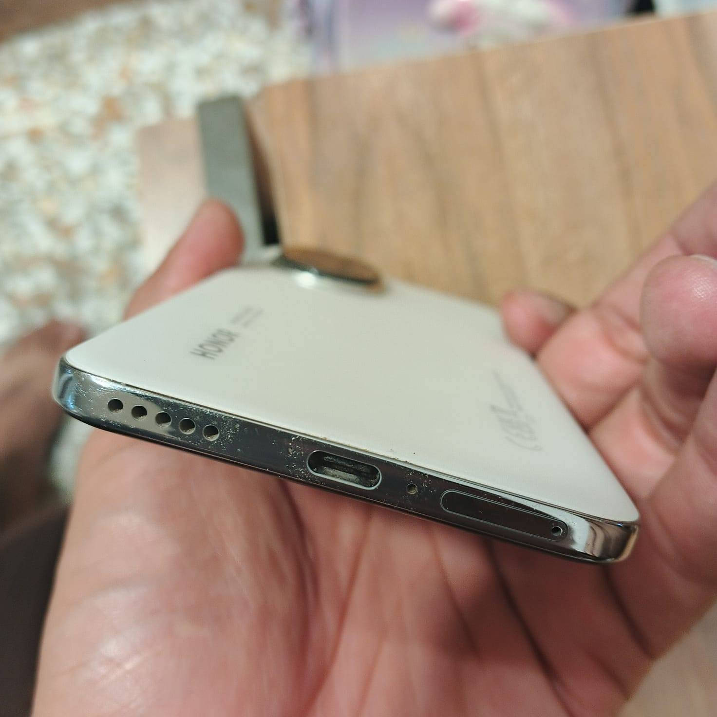 السلام عليكم هونر ٢٠٠ اكو جديد لا زلغ ولا شخط ذاكرة ٢٥٦ السعر ٣٢٥ بي مجال كلش بسيط مكاني بطوبجي ***********
