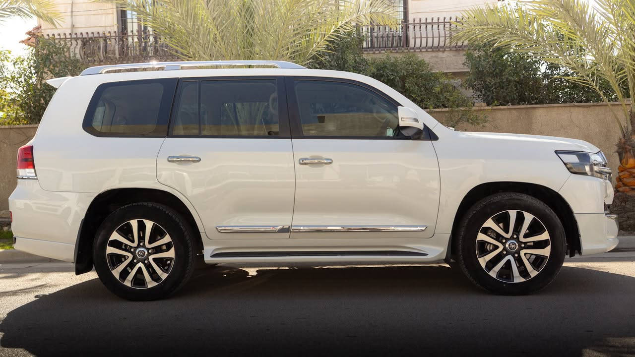 السلام عليكم ورحمة الله وبركاته
لاندكروز ساز ٢٠١٩ بسمي رقم بغداد دولي
٨ سلندر ٤٧٠٠ 
جميع الصيانة بالوكالة 
تخم تاير دلوب جديد
ماشية ١٣٠ الف 
السياره بيه صبغ اماكن
السعر ٤٨  قابل للتفاوض
المكان بصره / بغداد
رقم التلفون *********** - ***********
