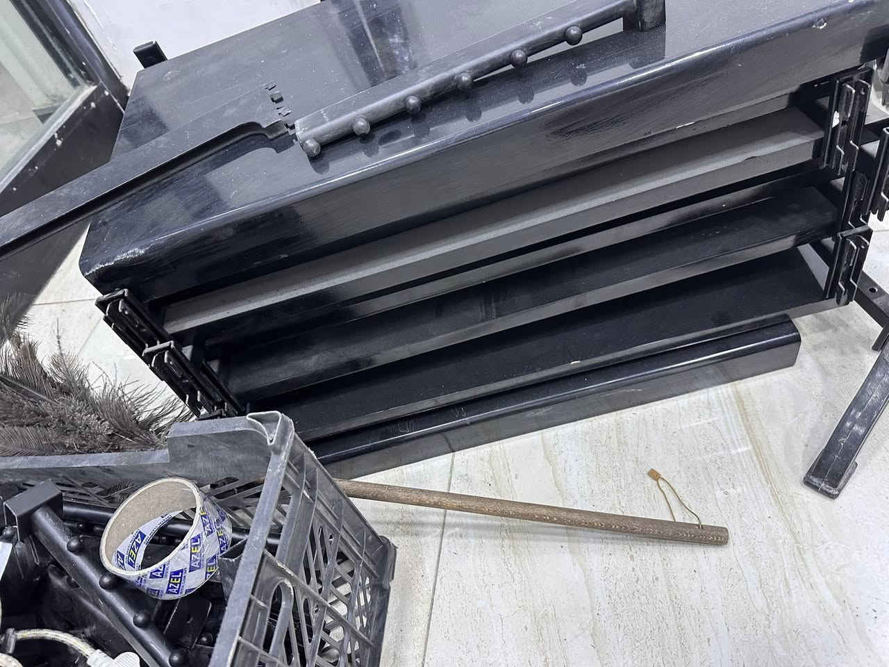 30 ذراع 6 خرز
يو U عدد 17 حجم 60 سم 

رفوف صاج اصلي عدد 8 حجم 60سم 

ملكانه قياس 40 

شلعة تجهزلك محل كامل ***********
