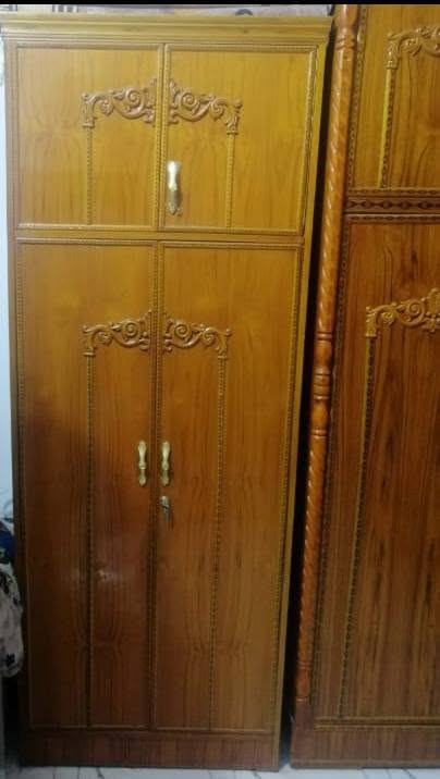 السلام عليكم غرفه اخشاب للبيع عراقيه الغرفه جاهزه ما بيها شيء صار لي فتره من اخذتها رقم ***********
