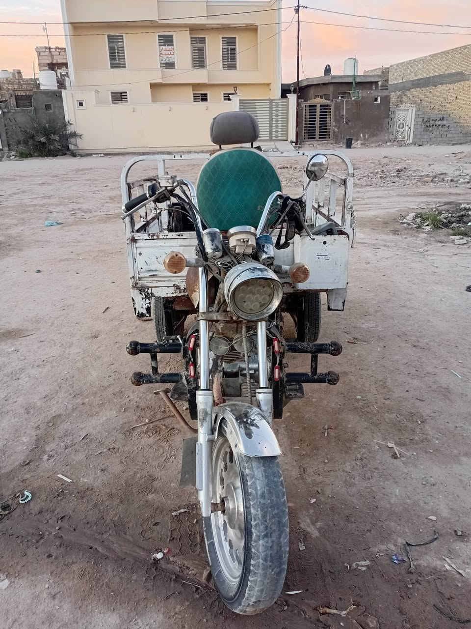 سلام عليكم ستوته اوراق للبيع مكاني نجف شارع مطار قرب قريه الغدير عامود ٣٢١ اتصال ***********
