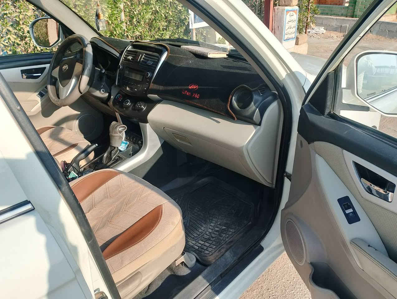 ليفان اكس 60 موديل ٢٠١٦ رقم كربلاء انكليزي باسمي هزة جديدة شهر الثامن مصبوغة حزام  بسبب جراد مكاني كربلاء السعر ٦٥ بيها مجال 
*********** متوفر واتس اب

