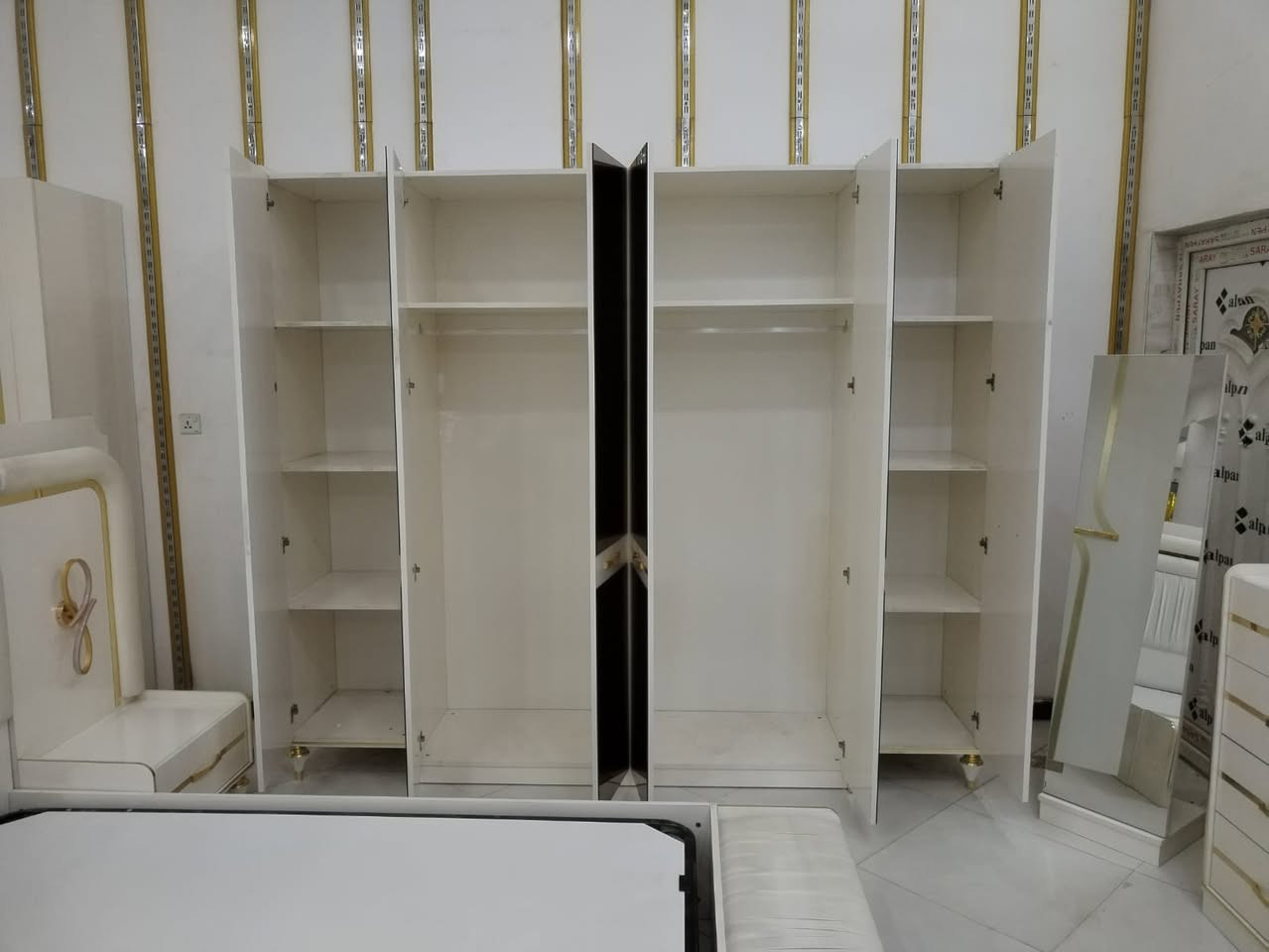 ٧٩٠ الف مع النقل والشد داخل محافظة النجف الاشرف
غرفه نوم تركي ٧رقطعه ما  مستخدم اخر قطعه المعروضة بالمعرض 
*********** 
***********
