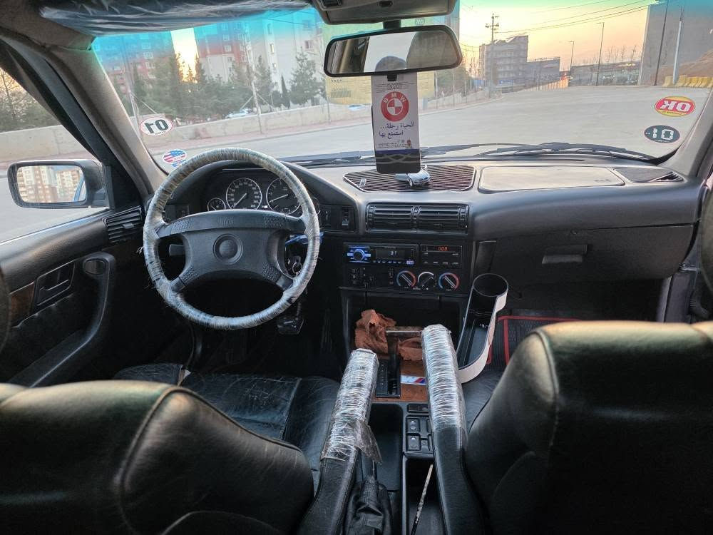 بيئيم موديل 1993
***********
***********
فؤل مؤاسه فات حه جم 525 بيلاد كيرئؤتؤماتيك مه كينه كه بس ديجيتال ته بريد ساردؤ كه رمي مه سبؤت سلايد ABSكؤشن جلد كؤشن كاره با شه ش كه له ناؤ فؤرميكا ده بل ئيرباك بيش بان لايد سينؤن مه ركه زي و كؤنترؤل جؤارتايه ؤيلي مؤشه به كي لؤ ك بؤ به سراؤه جؤارجام كاره با ئاؤينه كاره با كيج ئه لقه ئارم بلاستيكي سليماني به شه رتي ئه ؤه ليات سه ياره كه قرجيشي نيه بيشؤي دؤاي كه بسه نمؤنه يه له جؤاني له سليمانيم نرخ (48)كه لاؤ كه ميك مؤعامه له به س بؤ فرؤشتنه كؤرينه ؤه ناكه م 
*********** السليمانية, العراق
