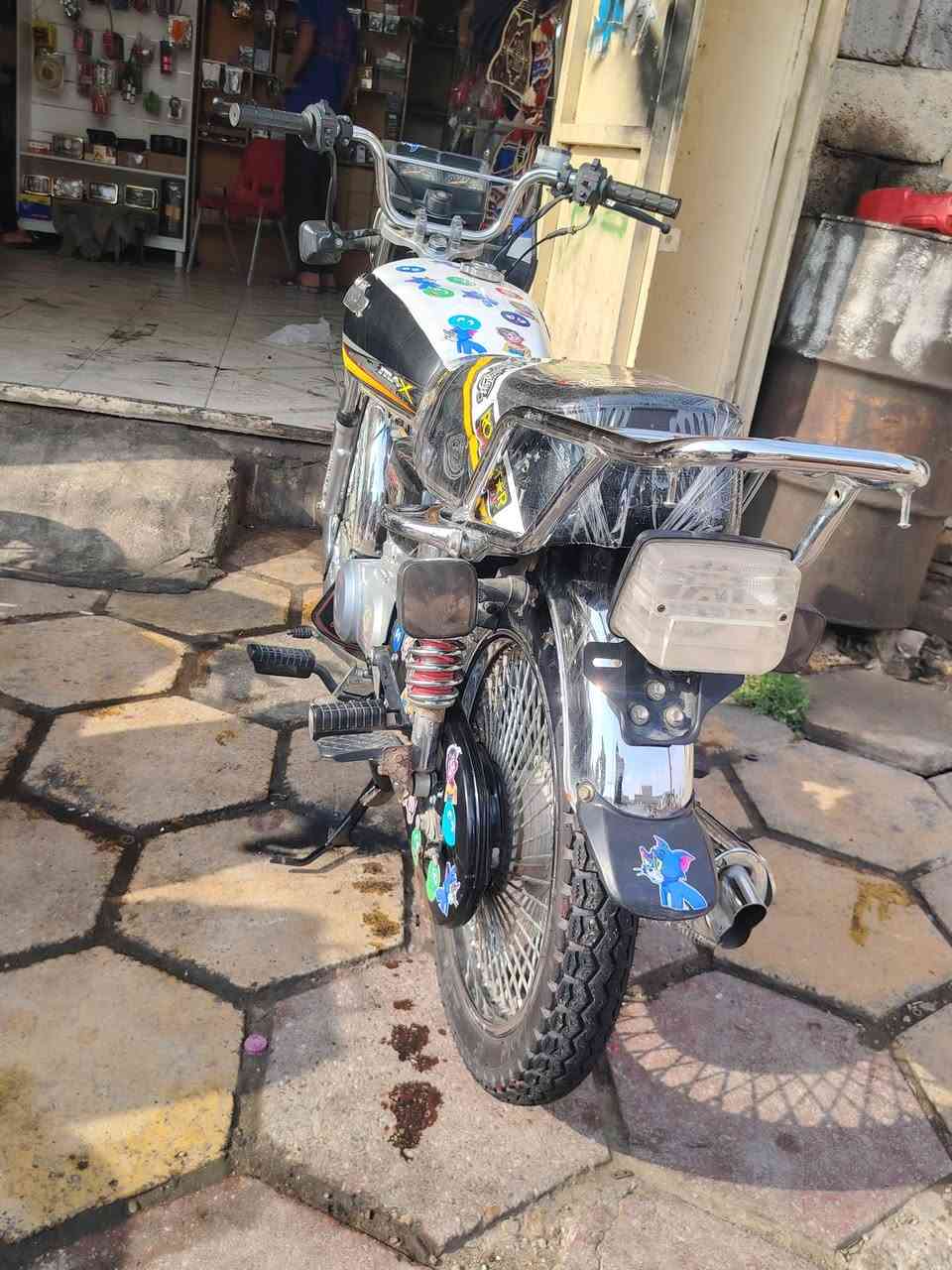 تايكر 22مناقصهة شي كهربائيات محدثة كلهة.  بانزين وسايق الف مذب عليهة. 500وبيهة مجال بسيط ***********مكاني بلدروز شارع المسعودية موشراي لتعبني مفارغ.
