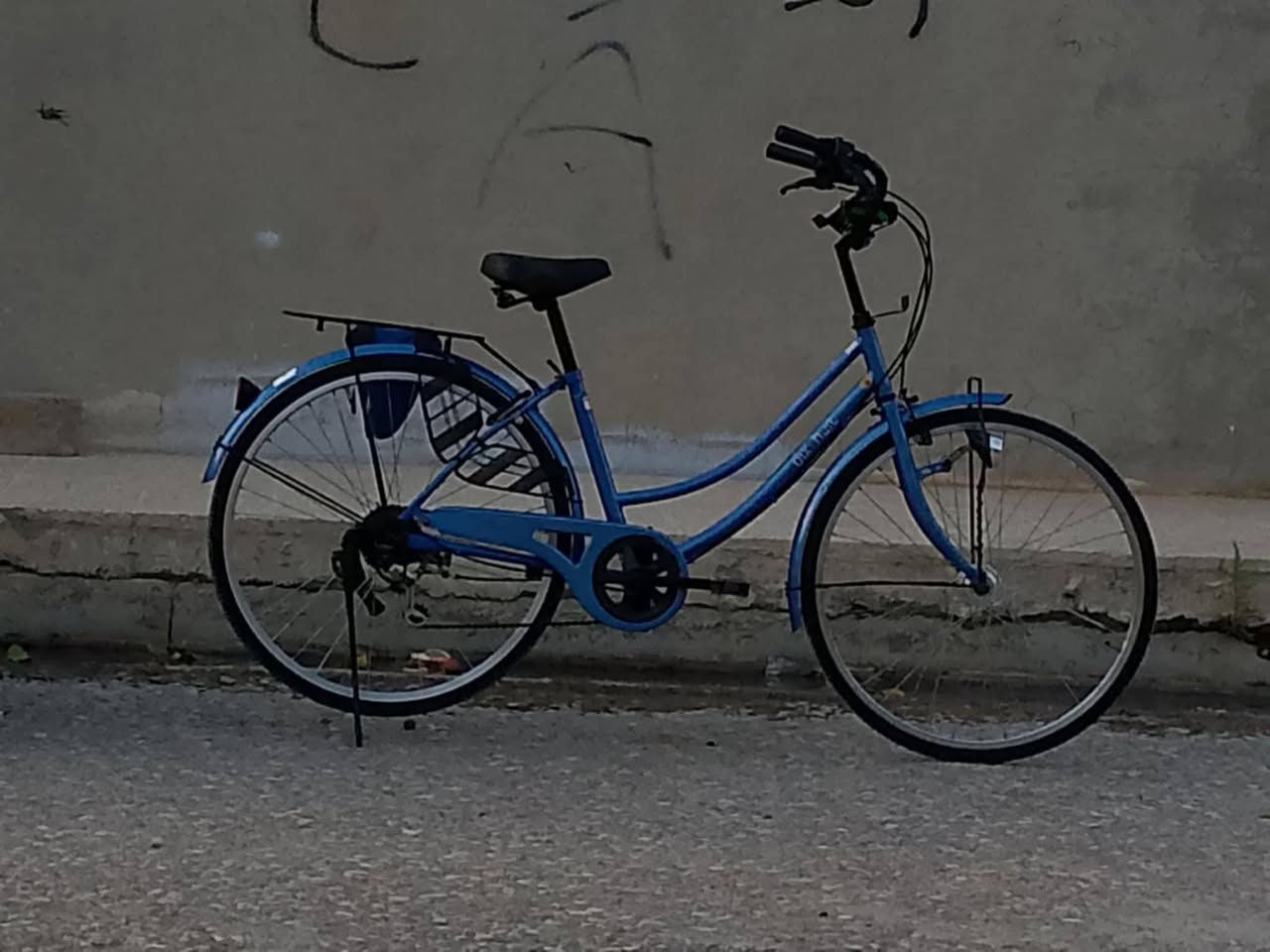 للبيع بايسكل عبدالحليم حجم 26 نضيف كير سبع نمرات شرط نضافا كدام العين الاستفسار على الخاص او على الرقم ***********
