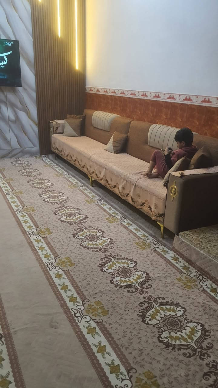 بيت للبيع حي العسكري مدارس قرب محطة الوقود  ٢٠٠م طابقين ركن حرف T  يتكون من بيتين كل بيت يحتوي على ٤ غرف نوم وصاله واستقبال ومطبخ حمامات كل بيت ٣ بناء حديث ٢٠١٨ درجه اولى   كذلك يحتوي على محل ماجر ١٥٠ كل شهر ايضا احد البيتين ماجر ٣٥٠   بيت مال جناي سند حر باسمي للاستفسار فقط الشراي يتصل على الرقم ***********
